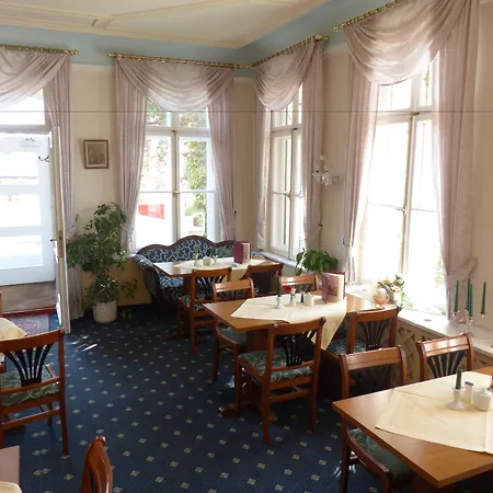 Bayerischer Hof Hotel 3*