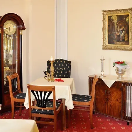 Bayerischer Hof Hotel 3*