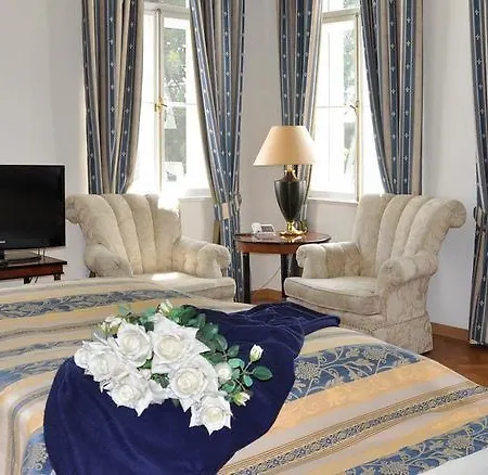 Bayerischer Hof Hotel 3*