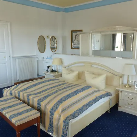 Bayerischer Hof 3*