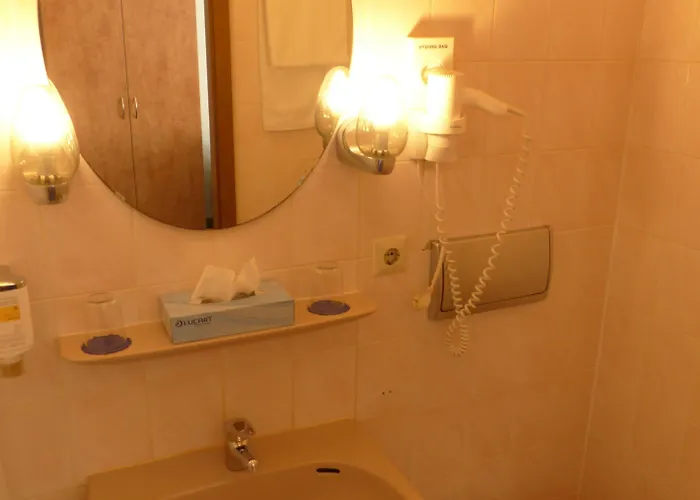 Bayerischer Hof Otel 3*