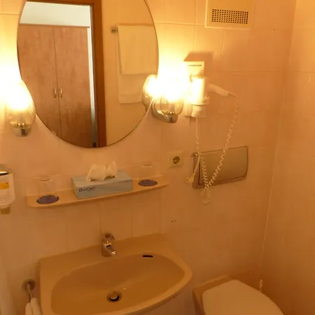 Bayerischer Hof Hotel 3*