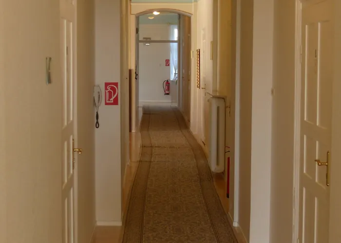 Bayerischer Hof 3* شتارنبرج
